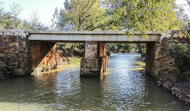 Puente de vigas de concreto ejecutado por R6